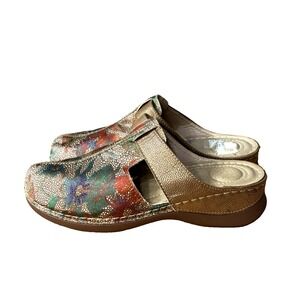 Atalina D090716 Women's Floral‎ Beige/Green/Red Clogs Shoes Size 8.5